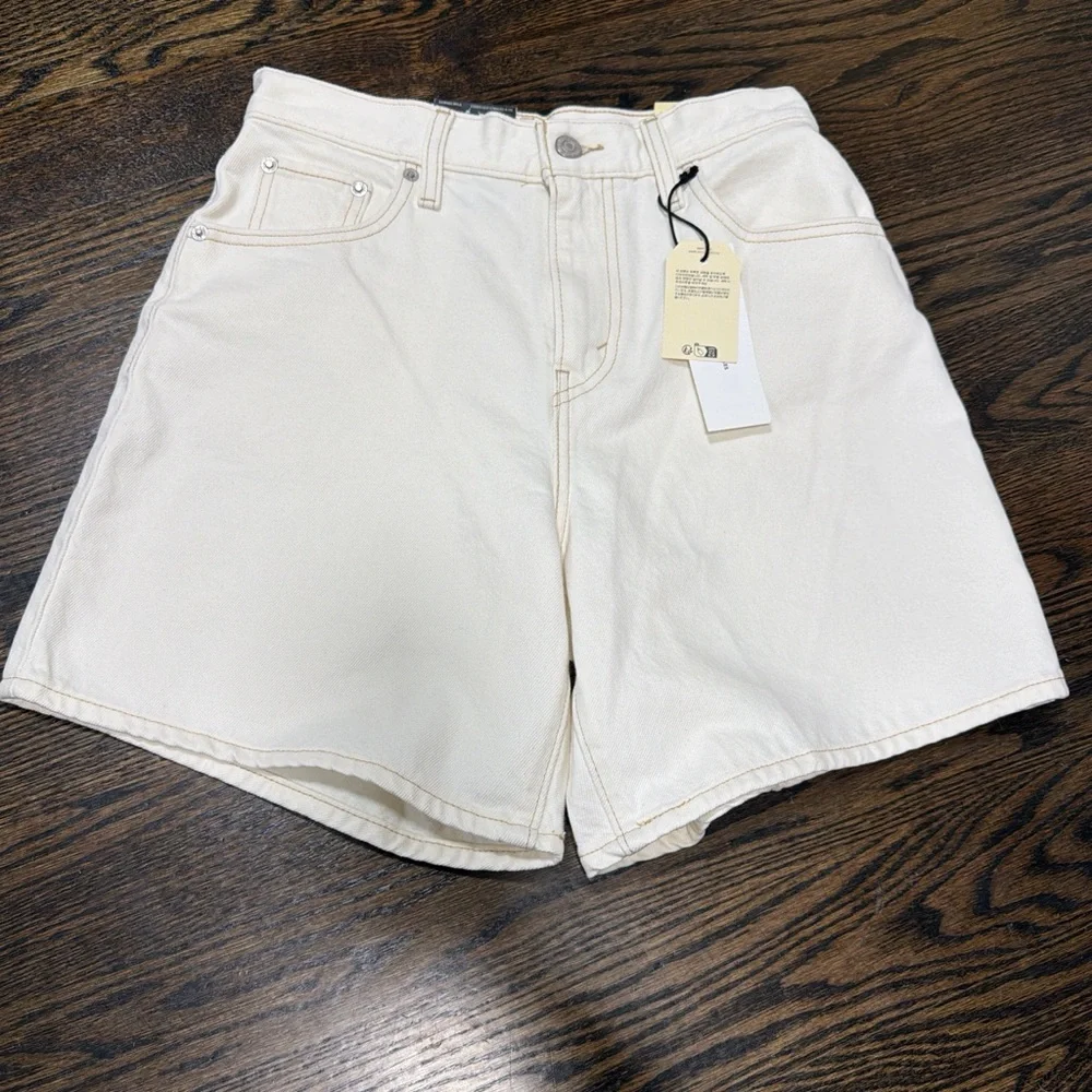 Levi's® HIGH RISE BAGGY WOMEN'S SHORTS Size 25